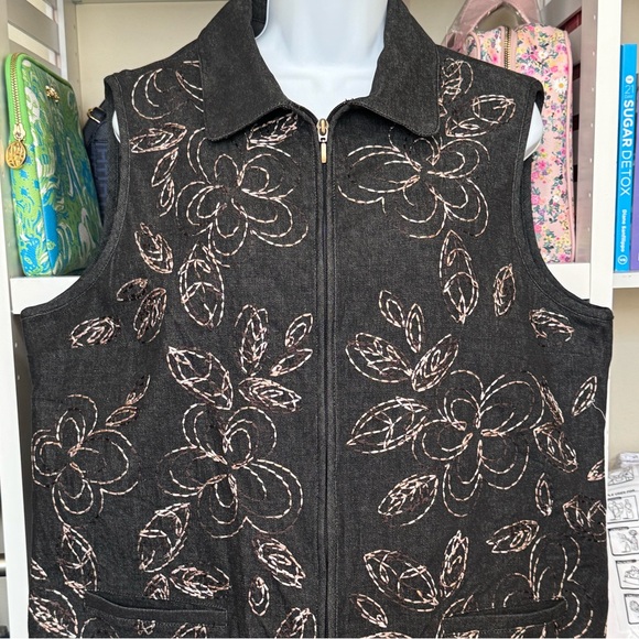 DENIM VEST. VINTAGE ALLISON DALEY ZIP-UP EMBROIDERED VEST. GREAT CONDITION - Picture 2 of 13